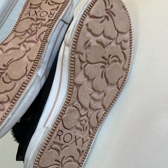 Roxy hi tops. Cute and fuzzy on the inside - Picture 2 of 8